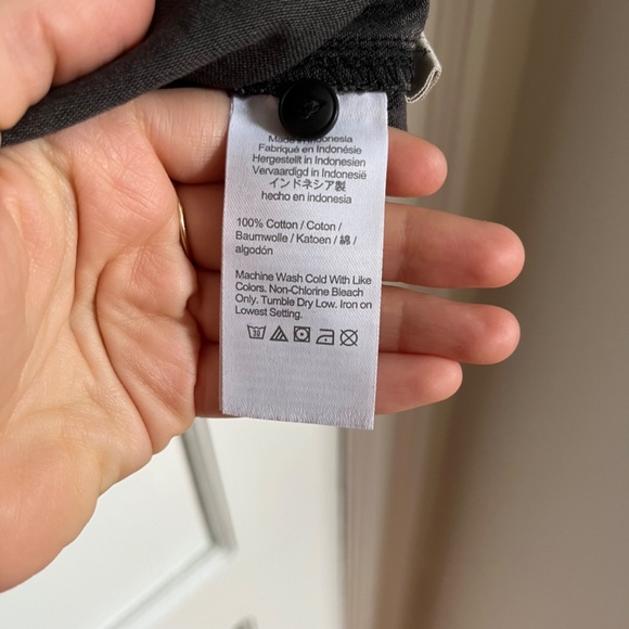 Madewell | Denim Short-Sleeve Button-Up Shirt in Lunar Wash - Picture 5 of 9